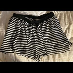 Torrid black and white skort.